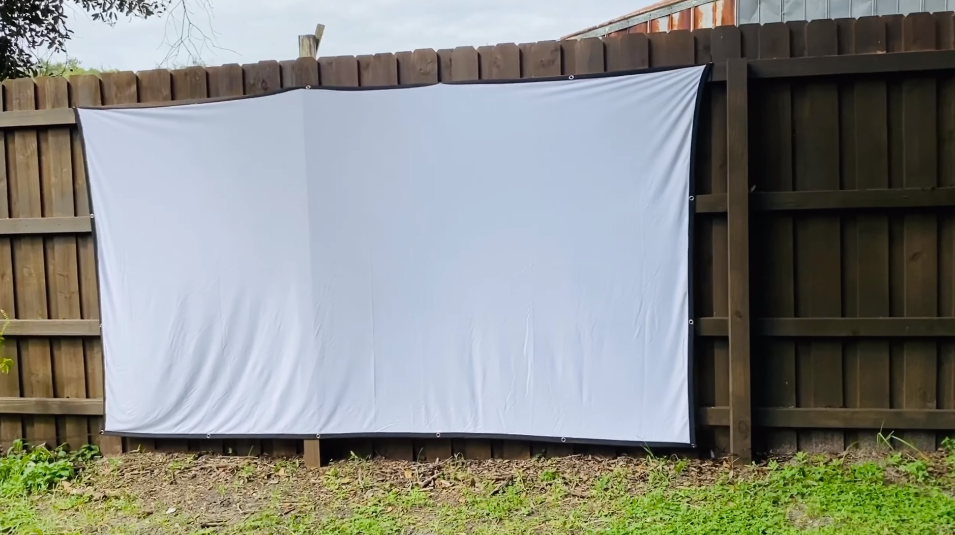 How to make an outdoor projector screen? 6 Easy Steps