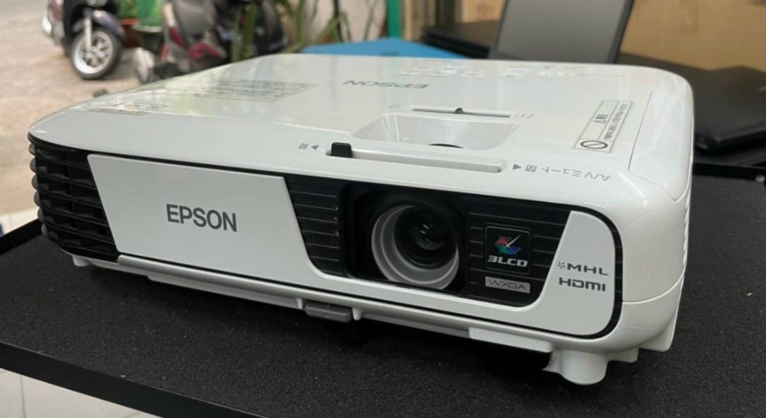 How Does Projector Work? (LCD, DLP, CRT, Overhead, Interactive)